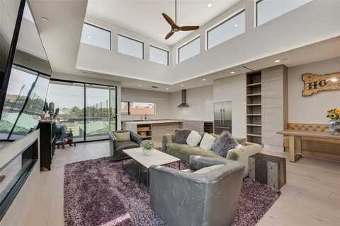 3923 Cole Avenue, Dallas, TX 75204