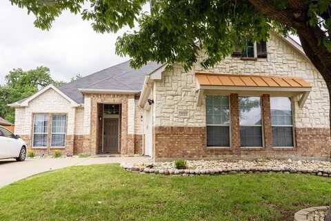 2727 Meadow Lake Drive, Grand Prairie, TX 75050