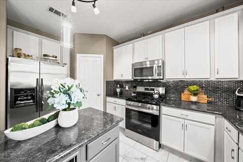 812 Creekside Drive, Little Elm, TX 75068