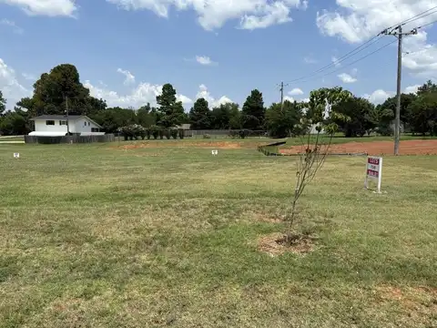 723 E Rock Creek Road, Norman, OK 73071