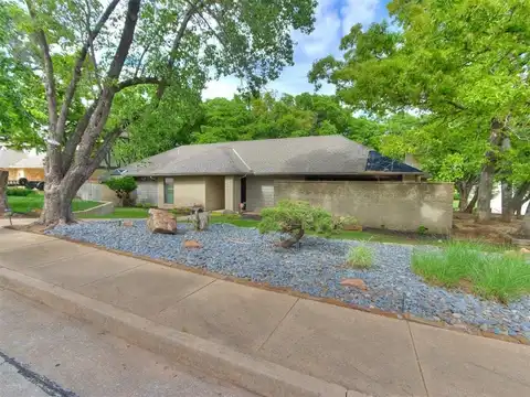 300 Crown Colony Road, Edmond, OK 73034
