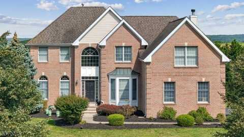 17 Patrick Henry Pl, Raritan, NJ 08551