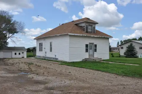 113 Water St, Kimball, SD 57355