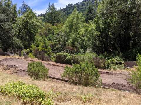 297 Oakcrest Drive, Garberville, CA 95542