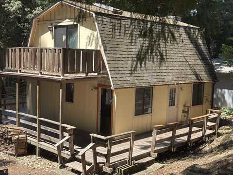 92 Hillcrest Way, Willow Creek, CA 95573