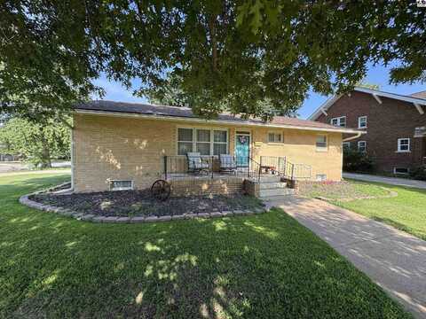 502 S Pine St, Pratt, KS 67124