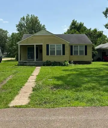 801 W Jefferson, Greenwood, MS 38930