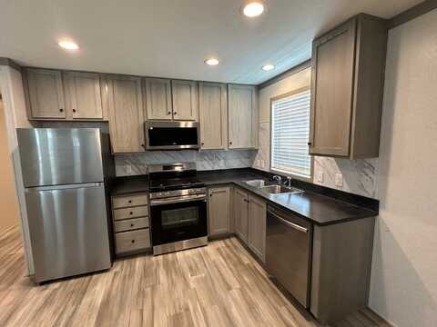 25696 Nuway Avenue, Warren, MI 48091