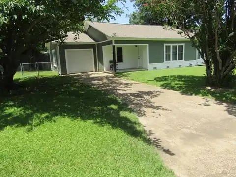 105 4th Street, Mabank, TX 75147