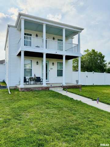 221 STILLWATER Drive, Chillicothe, IL 61523