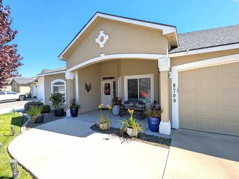 8709 W Clearwater Pl, Kennewick, WA 99336