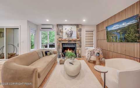 513 Rondaxe Lane, Long Pond, PA 18334