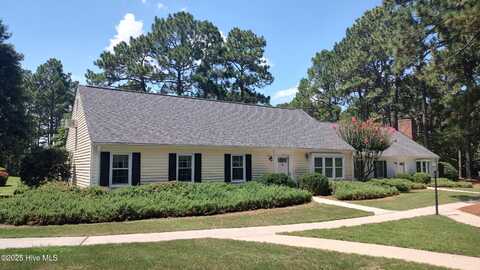 51 Village Green Circle, Southern Pines, NC 28387