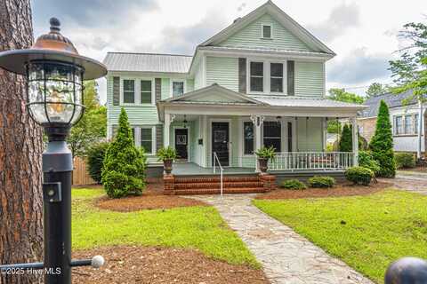225 E Vermont Avenue, Southern Pines, NC 28387