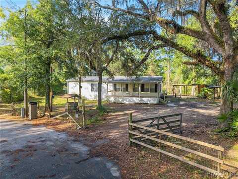 8735 N Dixie Drive, Dunnellon, FL 34434
