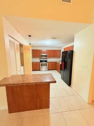 9649 Riverside Dr, Coral Springs, FL 33071
