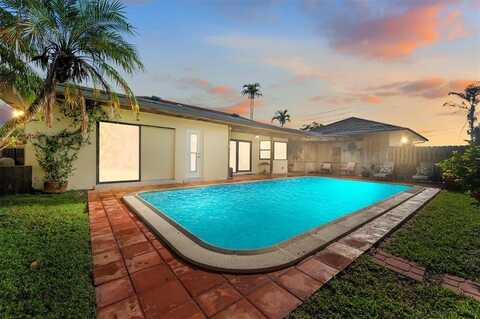 4300 NW 7th Ct, Plantation, FL 33317