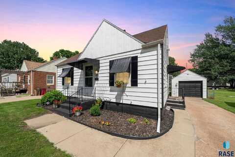 512 S Hawthorne Dr, Sioux Falls, SD 57104