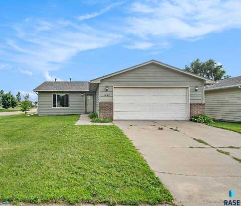 1409 E 70th St N, Sioux Falls, SD 57104