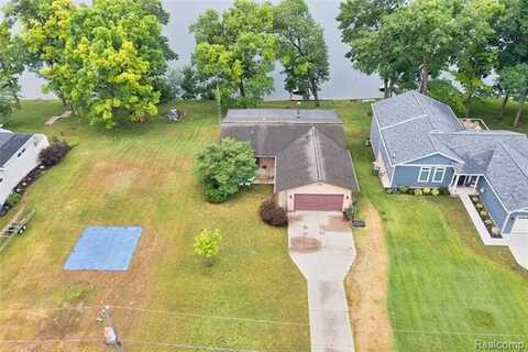 13915 Grandpoint Drive, Cement City, MI 49233