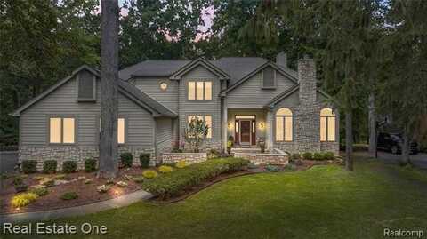 3574 Oakleaf Drive, West Bloomfield, MI 48324