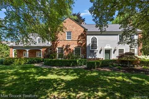 748 Waddington Street, Bloomfield Hills, MI 48301