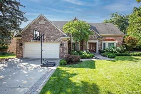 3349 Rocky Crest Drive, Rochester Hills, MI 48306