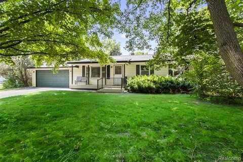 2742 Lance Street, Lake Orion, MI 48360