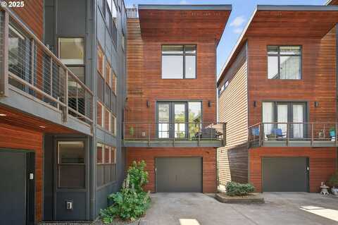 520 NE SACRAMENTO ST, Portland, OR 97212