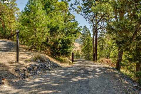 1007 WILD IRIS LN, Roseburg, OR 97470