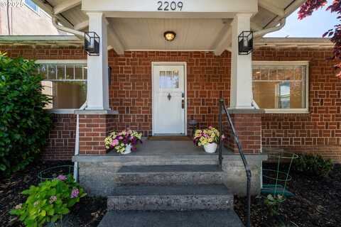 2209 F ST, Vancouver, WA 98663