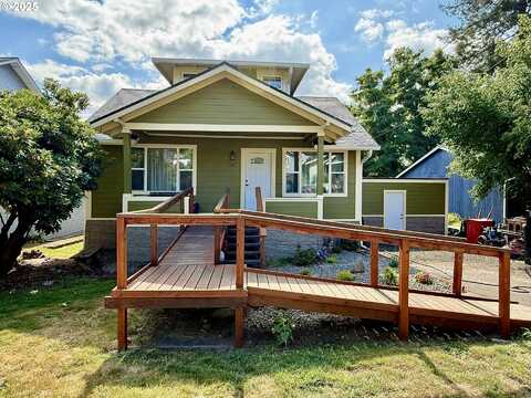 275 N 4TH ST, Saint Helens, OR 97051