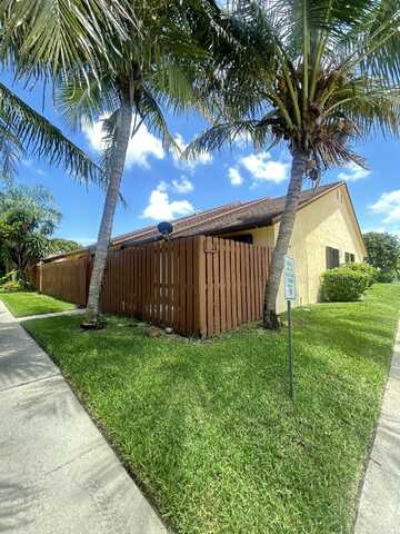 391 Springdale Circle, Palm Springs, FL 33461