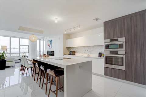 851 NE 1st Ave, Miami, FL 33132