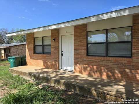 212 Simmons, Jourdanton, TX 78026