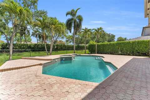 16831 SW 6th St, Pembroke Pines, FL 33027