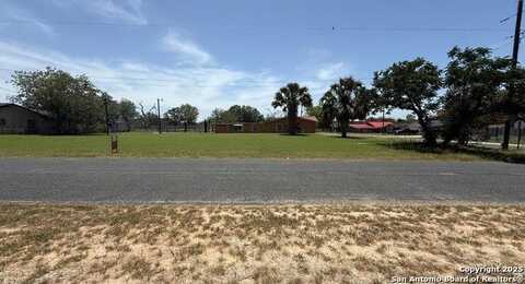 117 N Welhausen, Poth, TX 78147