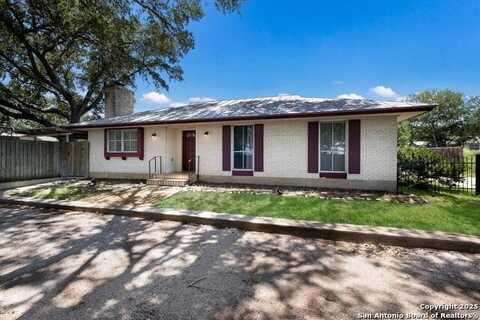 1305 G St., Floresville, TX 78114