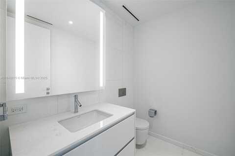 300 Biscayne Boulevard Way, Miami, FL 33131