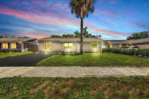 7615 SW 8th Ct, North Lauderdale, FL 33068