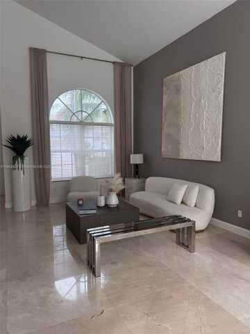 5900 NW 111th Ave, Doral, FL 33178