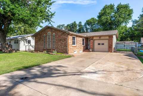 608 W 7th St, Haysville, KS 67060