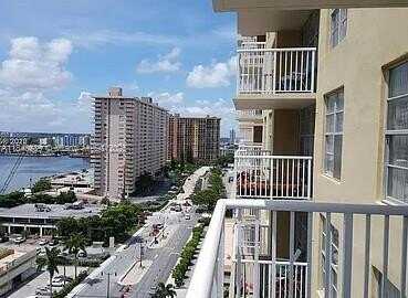 231 174th St, Sunny Isles Beach, FL 33160