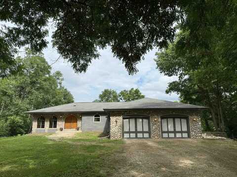 4421 S Oakley Road, Janesville, WI 53546