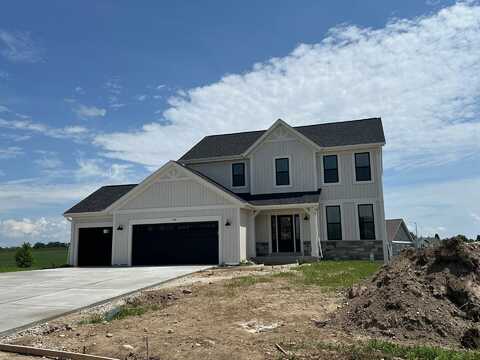 678 Mary Way, Slinger, WI 53086