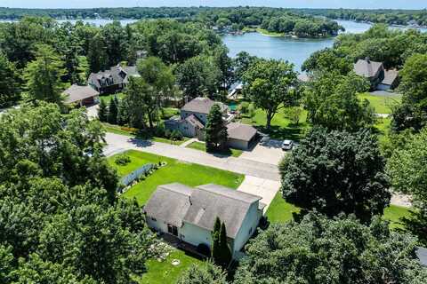 N7686 Rendell Dr, Elkhorn, WI 53121