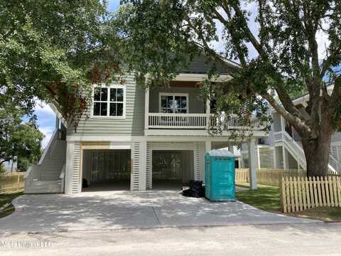 220 Demetz Avenue, Pass Christian, MS 39571
