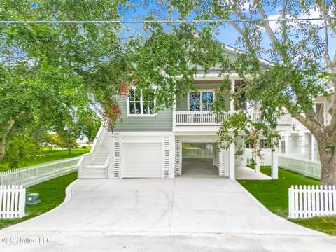 220 Demetz Avenue, Pass Christian, MS 39571