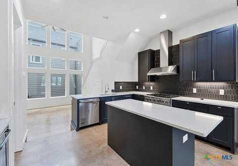 1143 N Academy Avenue, New Braunfels, TX 78130