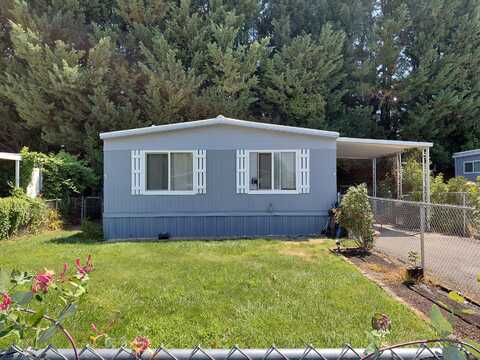 224 Chestnut Lane, Grants Pass, OR 97526